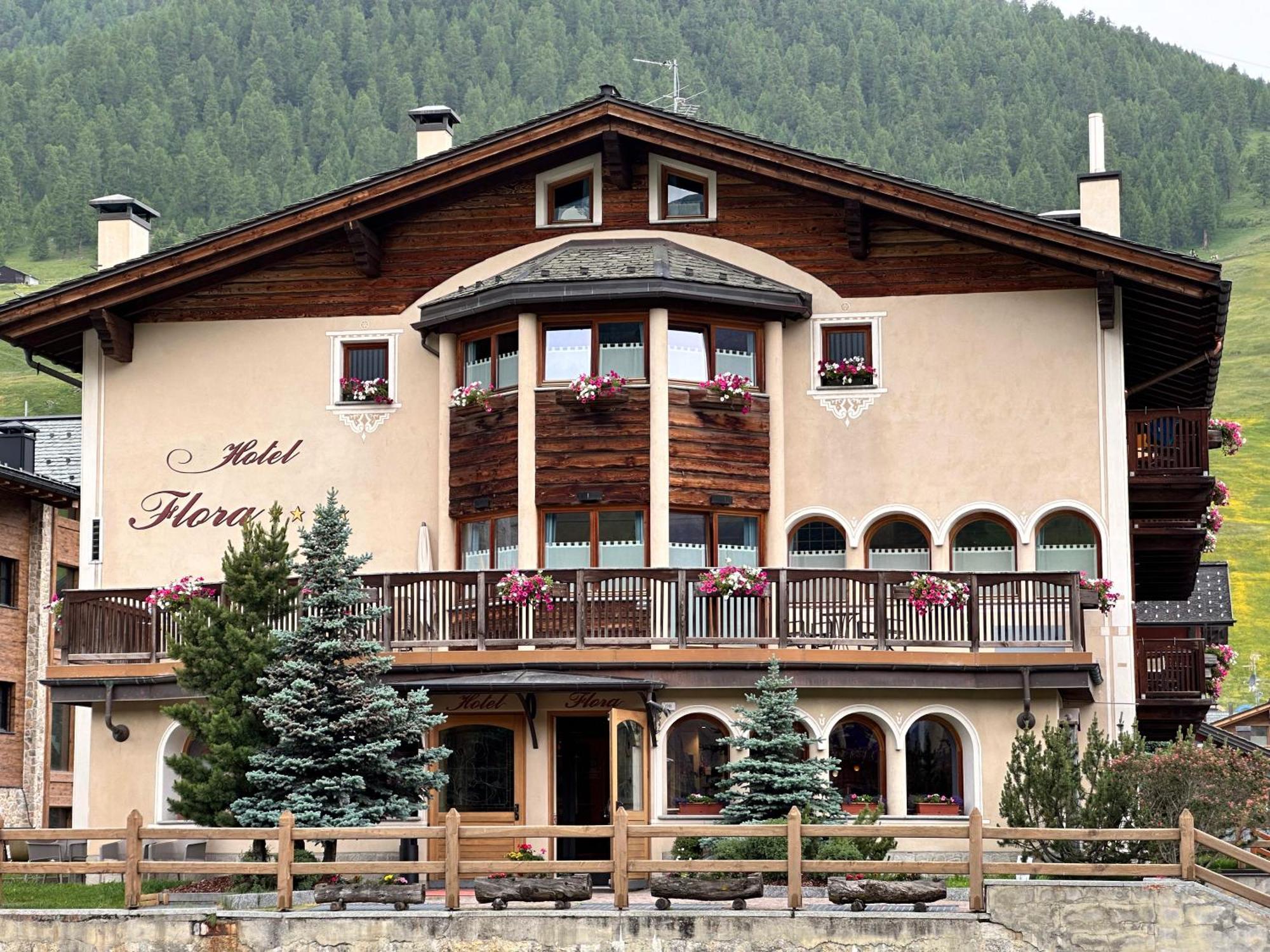 Hotel Flora Livigno Buitenkant foto